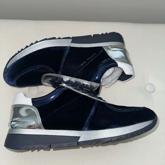 Michael KORS ALLIE Admiral Blue Velvet Silver Logo Trainer size 7.5M/38M - Picture 1 of 6